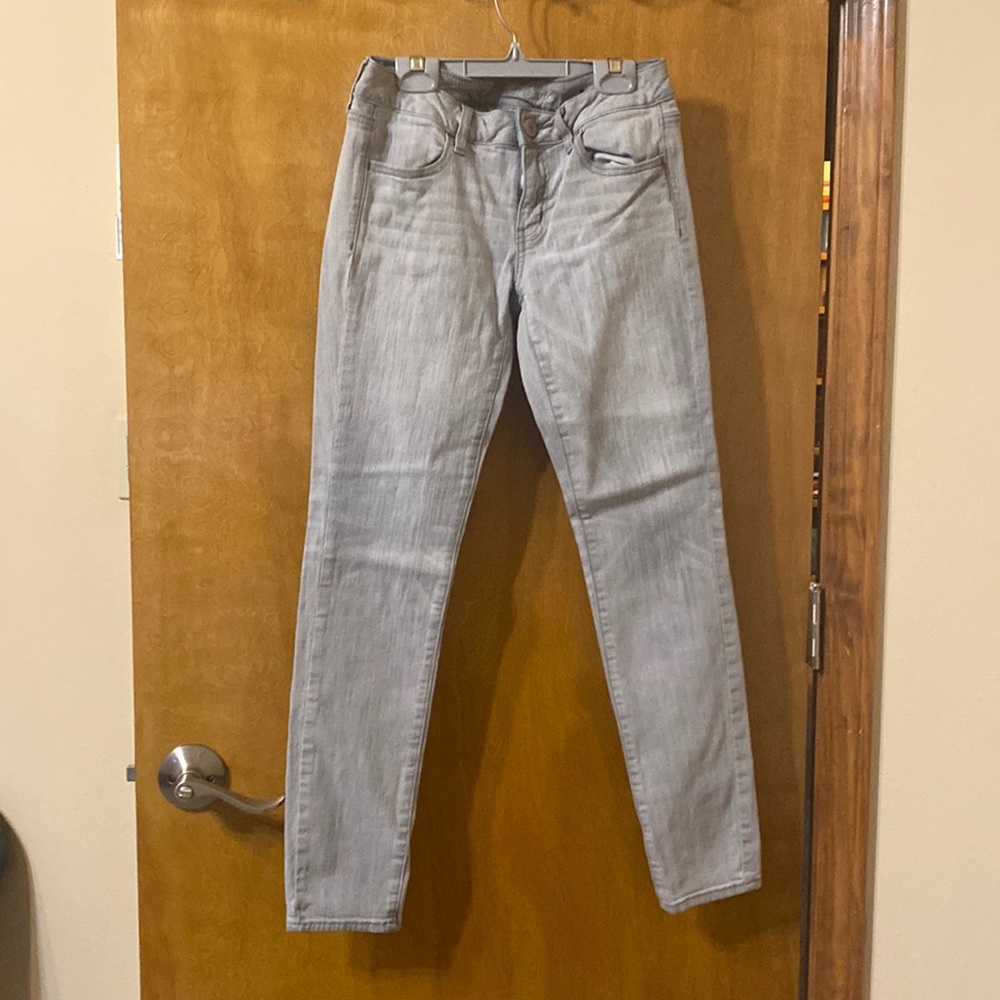 American Eagle grey super stretch size 6 jegging